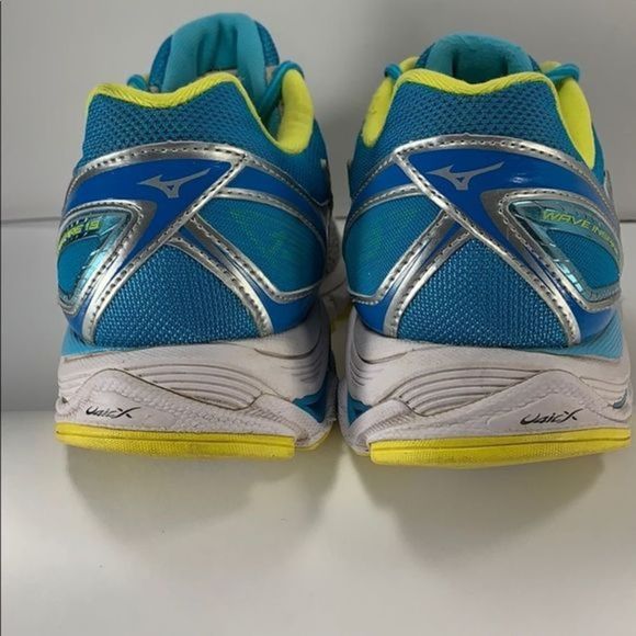 Mizuno women size 10.5 “SEXY”running shoe - Picture 10 of 16